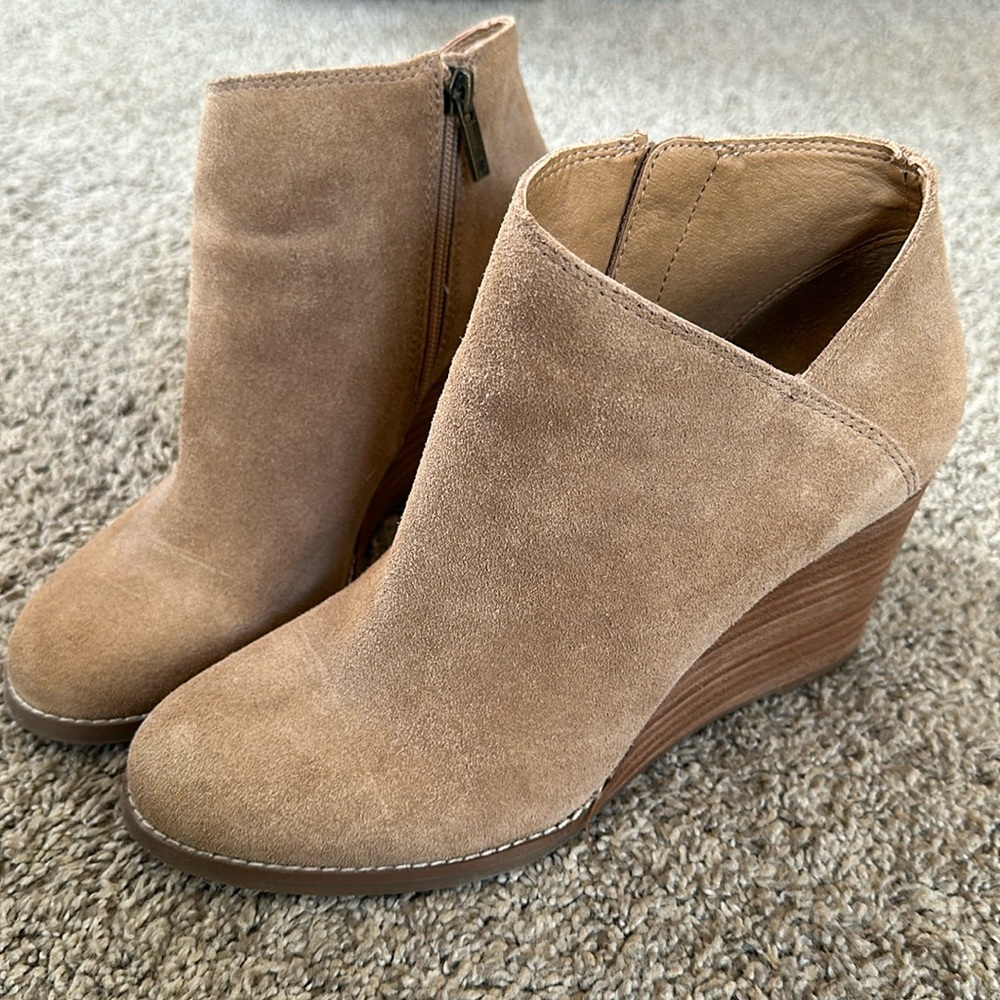 Lucky brand size 9 suede wedge booties